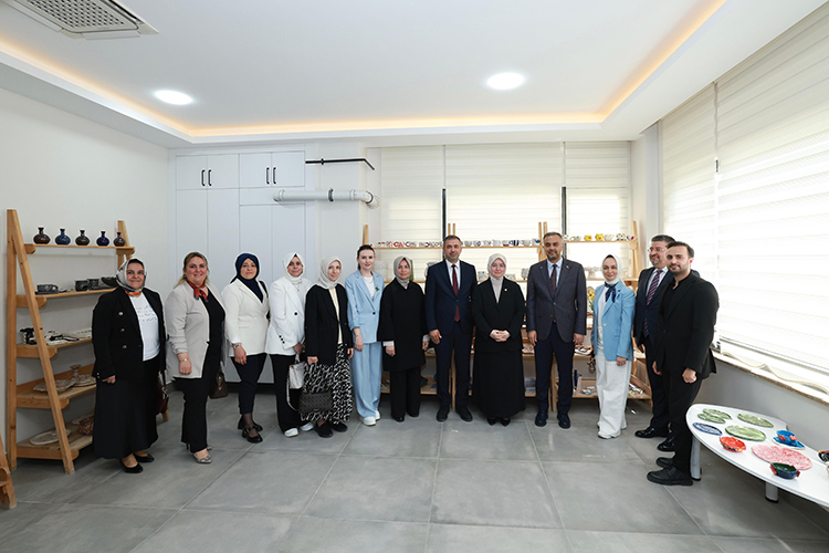 Onikişubat Belediyesi Kadın Emeği Seramik Atölyesi’nin dönem sonu sergi açılışı,