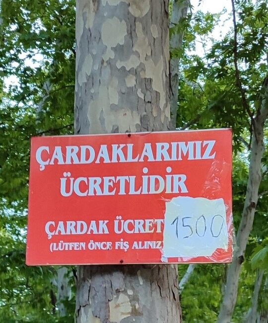 Kahramanmaraş’ta doğasıyla ünlü Fırnız mesire alanında çardak kiralama fiyatları görenleri
