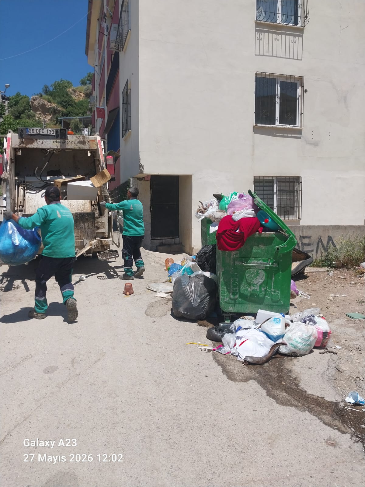 Onikişubat Belediyesi,288 personel ve 65 araçla sahada! 1 777 1
