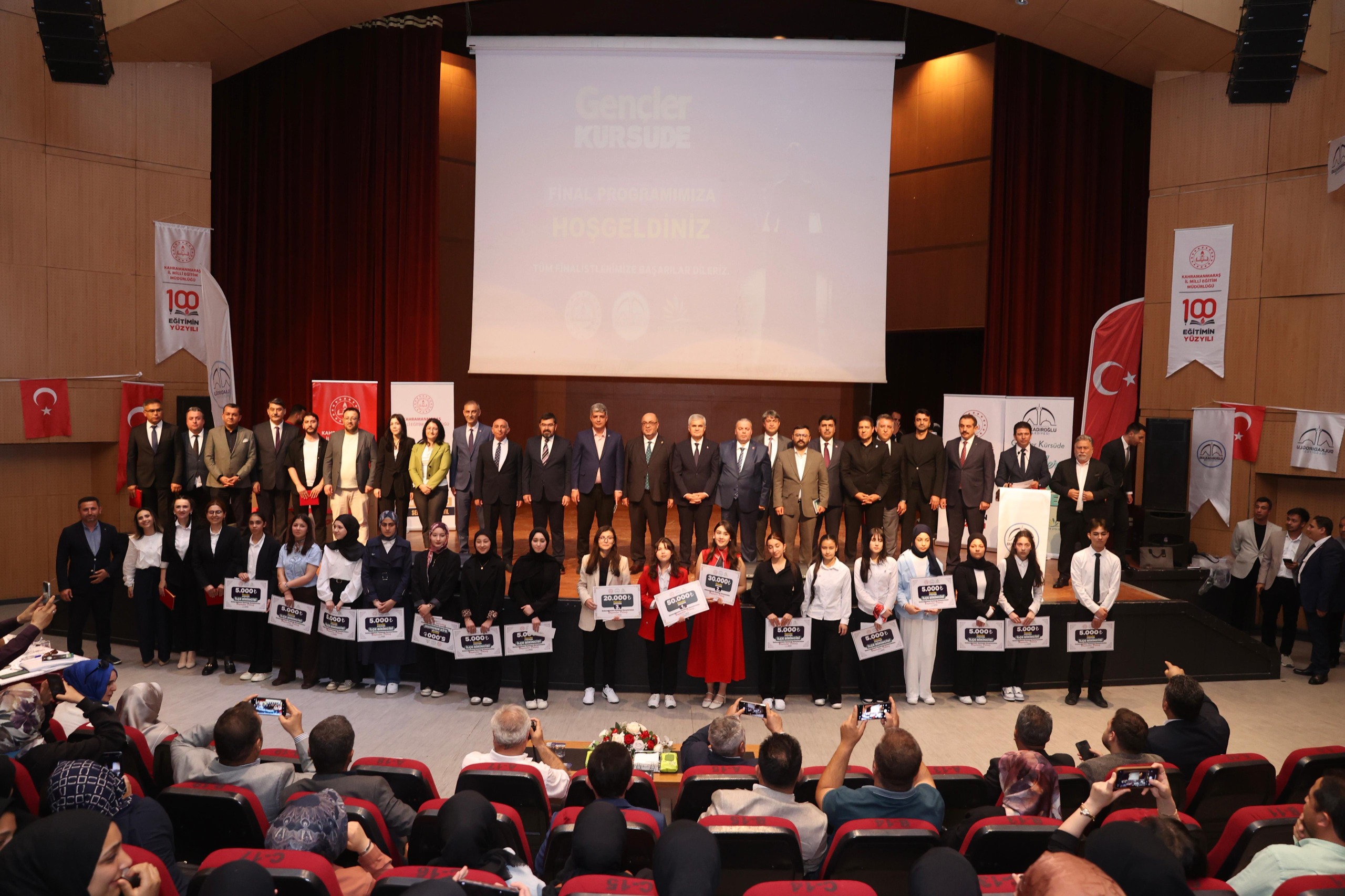Gençler Kürsüde Projesi İl Finali Yoğun Katılımla Gerçekleştirildi! 1 9742ea07 0520 4189 9b64 d0a27496c618 1