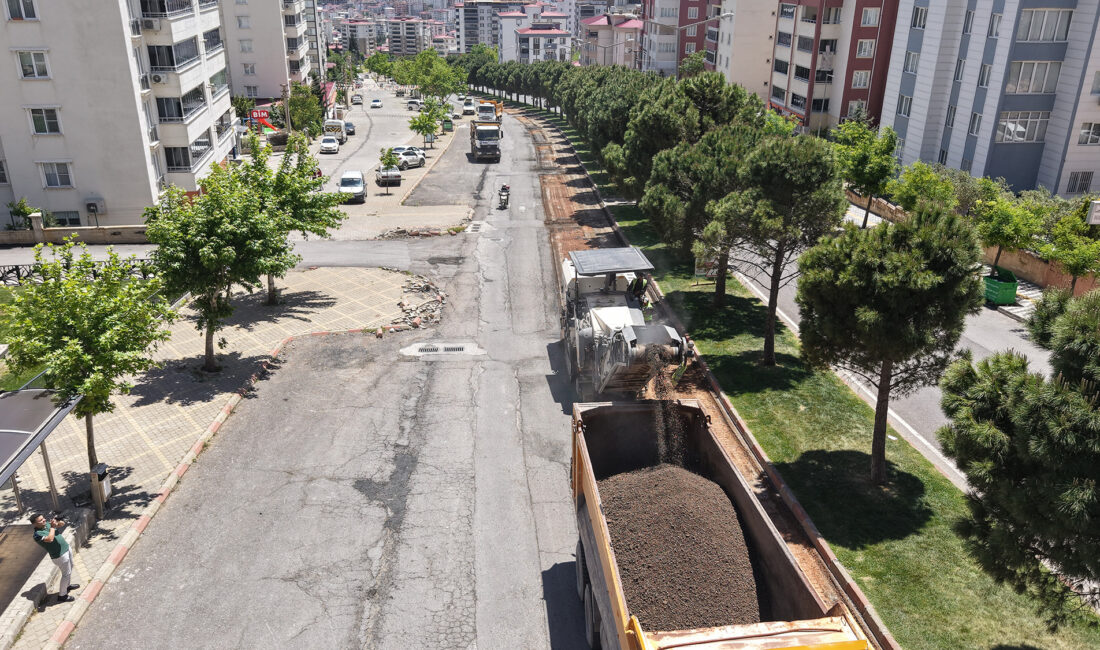 Büyükşehir Belediyesi, şehir merkezinin ulaşımdaki can damarlarından Ahır Dağı Caddesi’nde