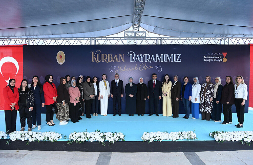 Milli İrade Meydanı’nda düzenlenen geleneksel bayramlaşma törenine katılan Başkan Görgel,
