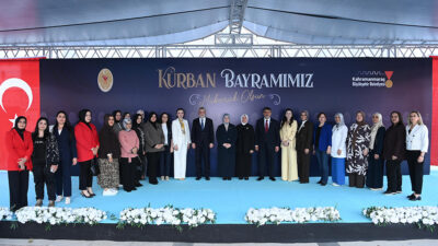 Milli İrade Meydanı’nda düzenlenen geleneksel bayramlaşma törenine katılan Başkan Görgel,