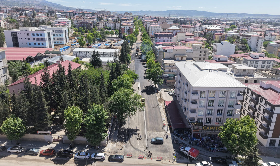 Büyükşehir Belediyesi, şehir merkezinin ulaşımdaki can damarlarından Cahit Zarifoğlu Caddesi’nde