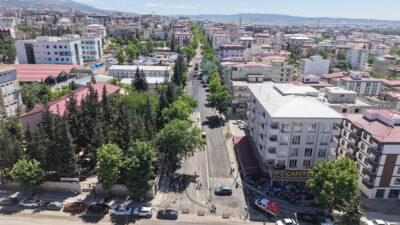 Büyükşehir Belediyesi, şehir merkezinin ulaşımdaki can damarlarından Cahit Zarifoğlu Caddesi’nde