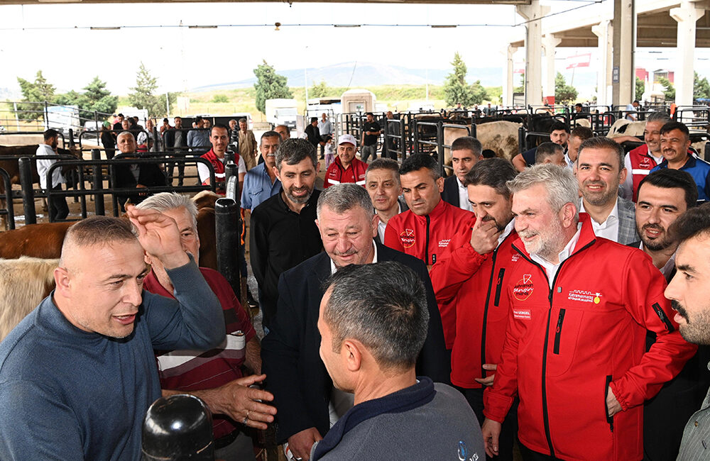 Canlı Hayvan Pazarı’nı ziyaret ederek incelemelerde bulunan Başkan Görgel, “Hemşehrilerimizin