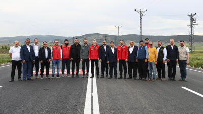 Dulkadiroğlu Elmalar Yolu’nda gerçekleştirilen asfalt çalışmalarını yerinde inceleyen Başkan Görgel,