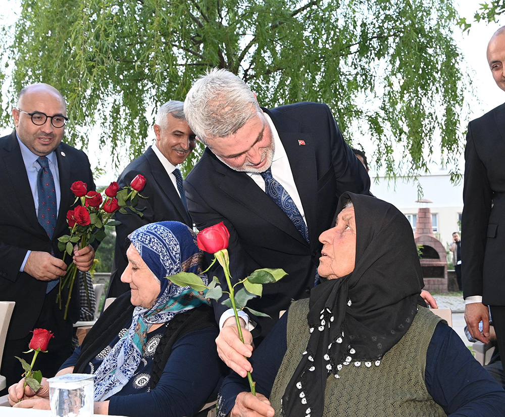 Başkan Görgel Huzurevi sakinleriyle bayramlaştı! 2 Huzurevi 1