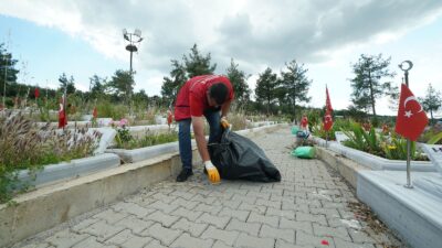 Büyükşehir Belediyesi, Kurban Bayramı öncesi Kapıçam Şehir Mezarlığı’nda temizlik ve