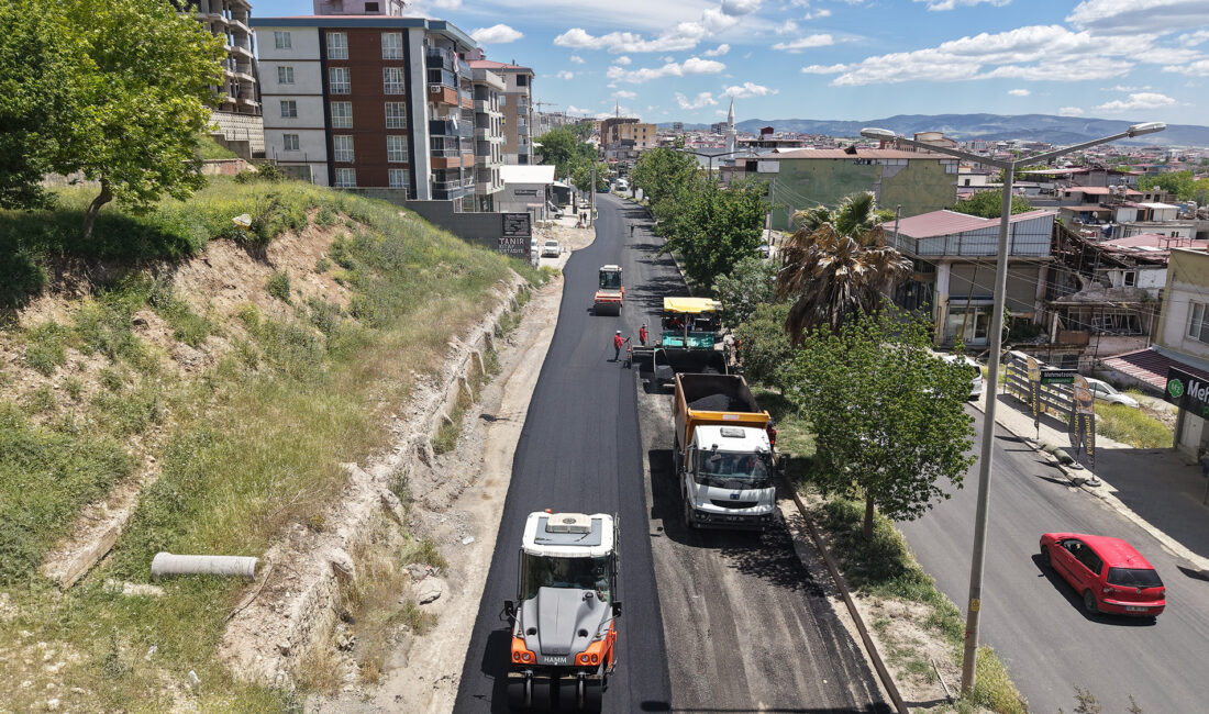 Büyükşehir Belediyesi, Dulkadiroğlu’nun en işlek güzergahlarından Şeyh Şamil Caddesi’nde asfalt