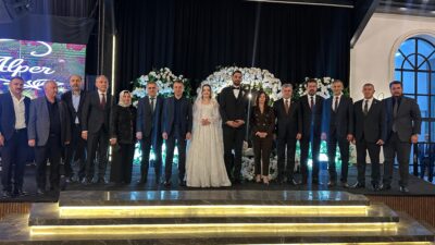 Hüseyin Mart’ın oğlu Alper Mart ile Beyza Topal, düzenlenen düğün
