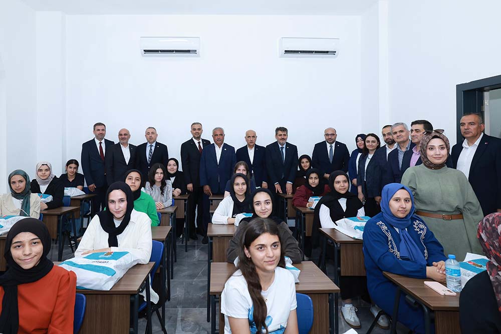 Onikişubat Belediyesi’nin Kale Gençlik Merkezi yoğun katılımla hizmete açıldı! 4 11 1