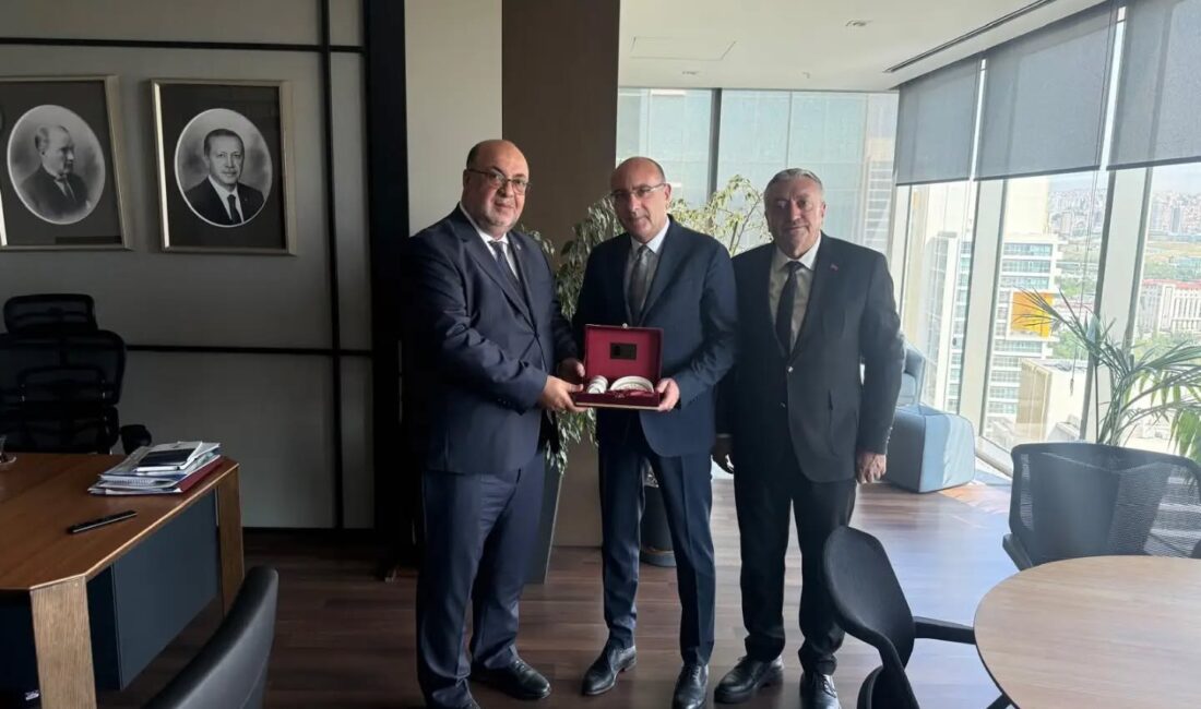 Kahramanmaraş’ın Dulkadiroğlu Belediye Başkanı Mehmet Akpınar, Belediye Başkan Yardımcısı Mehmet