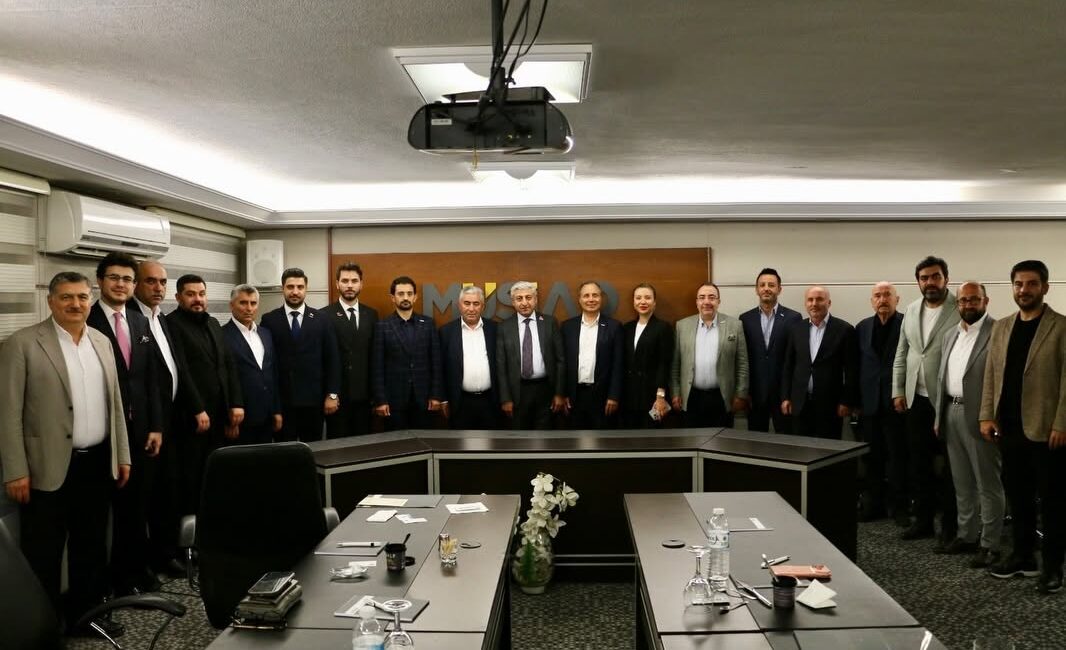 MÜSİAD Kahramanmaraş Şube Başkanı Şerafettin Özcan ve yönetim kurulu üyeleri,