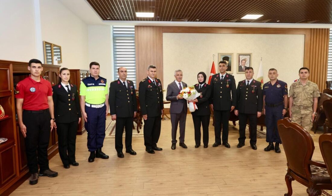 Kahramanmaraş İl Jandarma Komutanı Tümgeneral Ali Gemalmaz ve beraberindeki heyet,