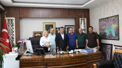 Kahramanmaraş’ta gazetecilerden oluşan bir heyet, KASKİ Genel Müdürü Necati Çalık’ı