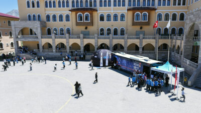 Büyükşehir Belediyesinin gençlik markası Pusula Maraş’ın Bilim Otobüsü, Elbistan Proje