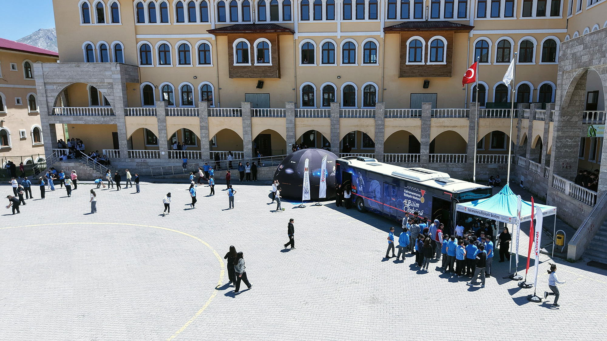 Büyükşehir Belediyesinin gençlik markası Pusula Maraş’ın Bilim Otobüsü, Elbistan Proje