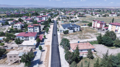 Büyükşehir Belediyesi, Elbistan’ın en önemli ulaşım akslarından Tepebaşı Caddesi’nde sıcak