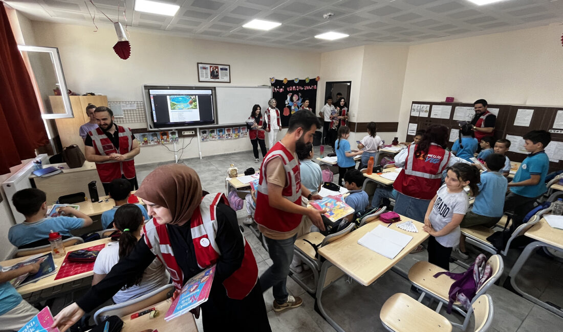 Büyükşehir Belediyesi Gençlik Meclisi, Dulkadiroğlu Karacasu Mahallesi’ndeki Karşıyaka İlkokulu ve