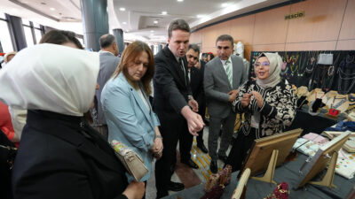 Büyükşehir Belediyesinin Meslek Edindirme Kursları’nda (KAMEK) 30 farklı atölyede yaklaşık