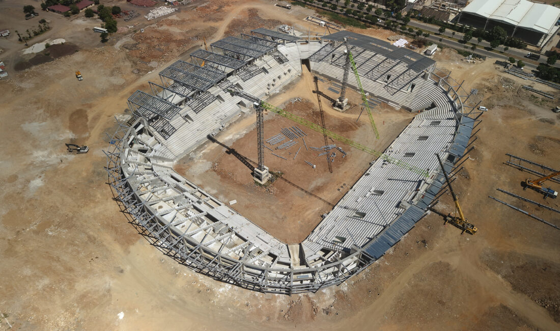 Yeni stadyumun kaba inşaatında sona yaklaşılırken, tribünlerin büyük bölümü tamamlandı.