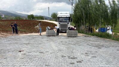 Büyükşehir Belediyesi, Çağlayancerit’in kırsal Akdere Mahallesi’ne toplam 3 bin metrekarelik