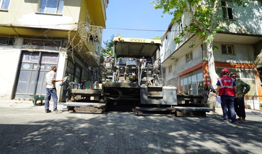 Büyükşehir Belediyesi, Dulkadiroğlu Menderes Mahallesi’nde sıcak asfalt mesaisinde sona geldi.