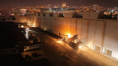 Büyükşehir Belediyesi, Toptancılar Sitesi ve çevresinde asfalt seferberliğini sürdürüyor. Ekipler,