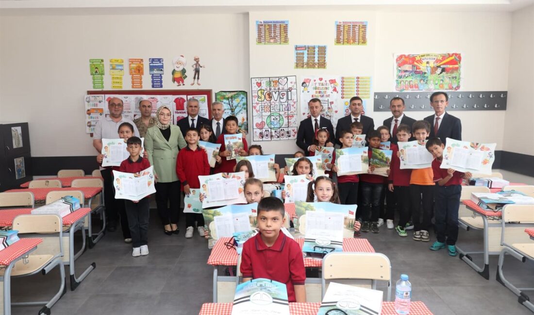 Kahramanmaraş Valisi Mükerrem Ünlüer, Dulkadiroğlu ilçesinde bulunan Akyar İlkokulu'nda düzenlenen