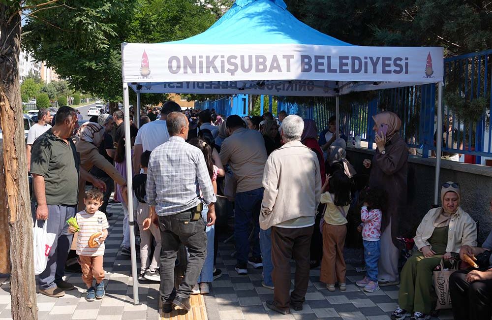 Kahramanmaraş’ın Onikişubat ilçesinde binlerce öğrenci Liselere Geçiş Sistemi (LGS) Sınavı’nda