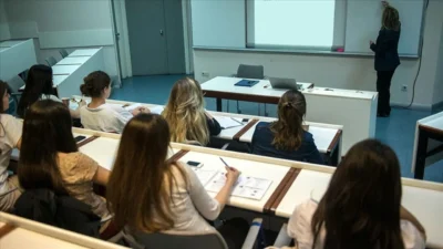 Üniversite eğitimini çeşitli gerekçelerle yarıda bırakmak durumunda kalan ya da
