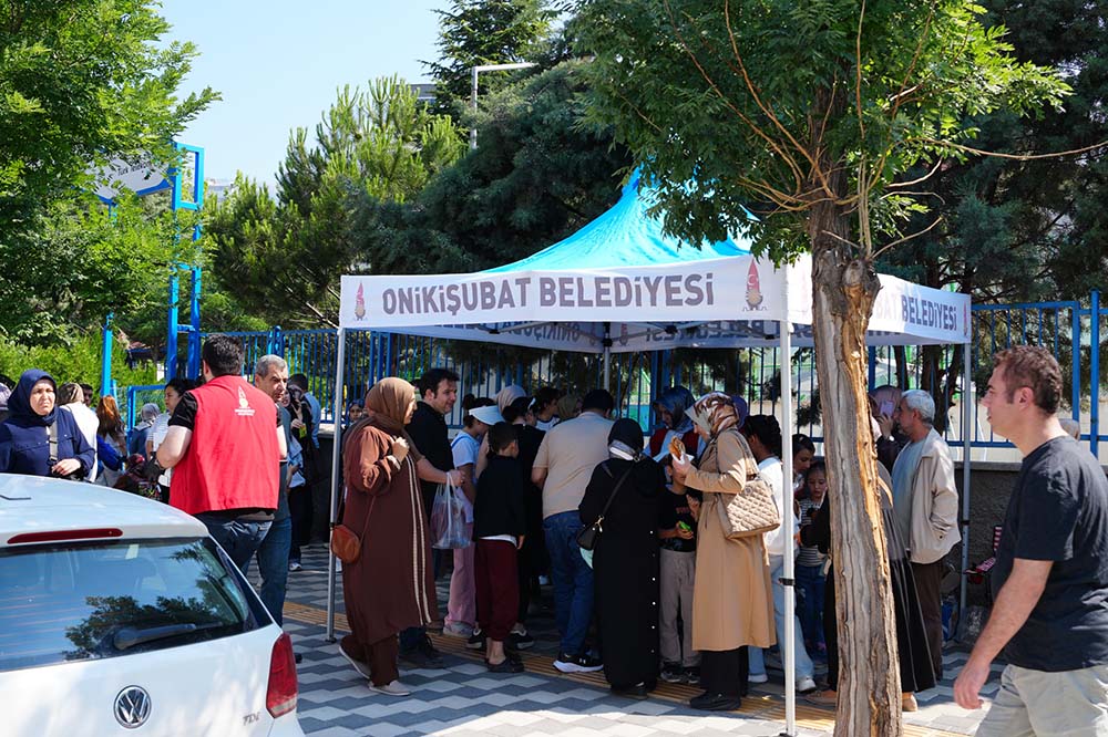 Onikişubat Belediyesi, LGS öğrencileri ve ailelerin sınav heyecanına ortak oldu! 1 asd