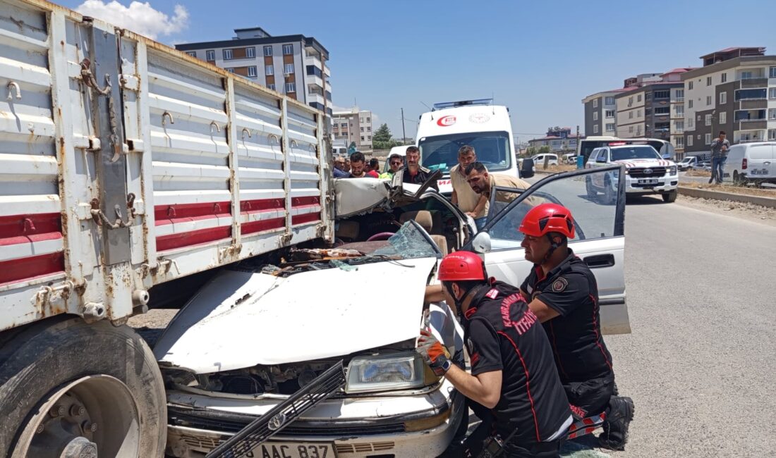 Kahramanmaraş’ın Dulkadiroğlu ilçesinde feci bir trafik kazası gerçekleşti. Önünde seyreden