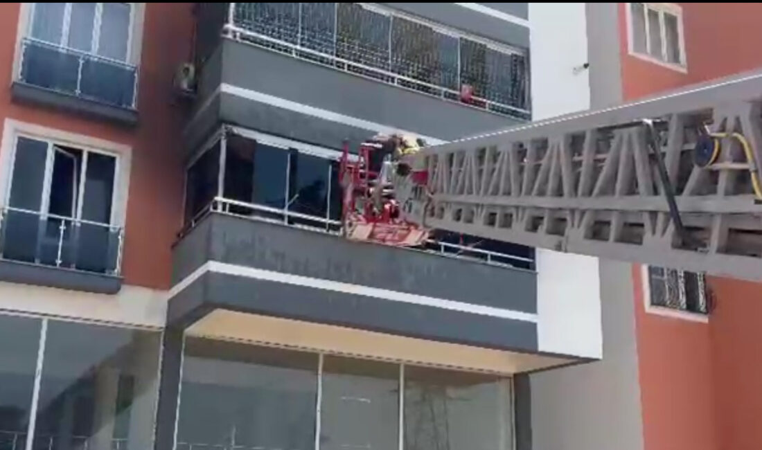 Kahramanmaraş’ın Boğaziçi Mahallesi’nde bulunan bir apartmanda çıkan yangın, mahalle sakinlerine