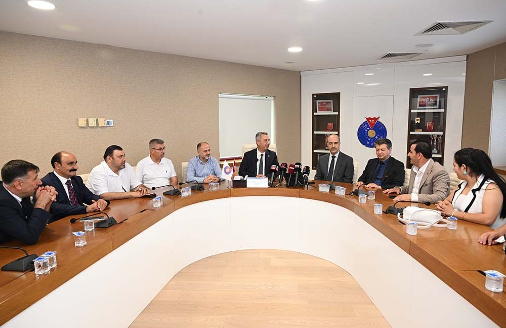 Farklı illerden gelen televizyon kanalları, haber ajansları, basın kuruluşlarının temsilcileri,