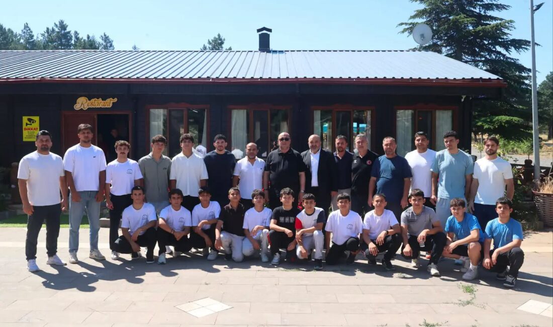 Dulkadiroğlu Belediye Başkanı Mehmet Akpınar, Dünya ve Avrupa Güreş Şampiyonu