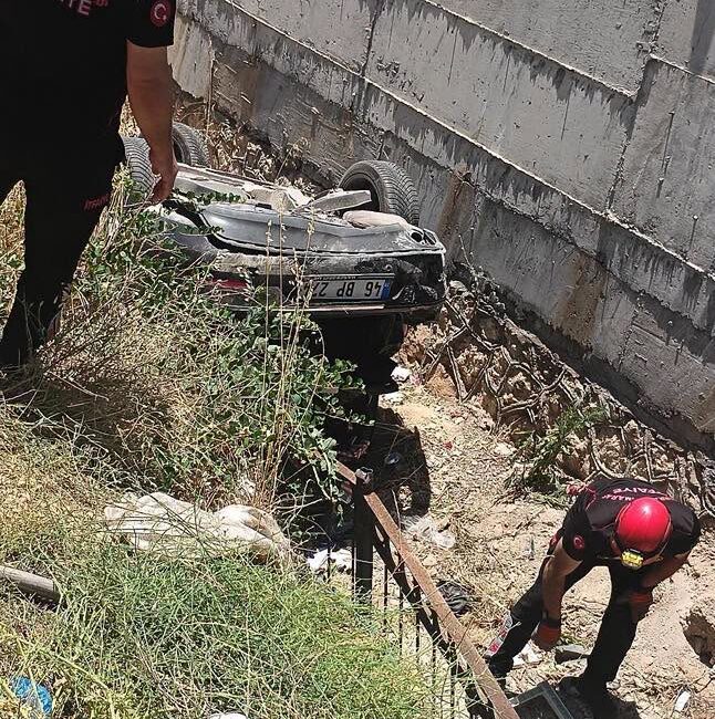 Kahramanmaraş'ın kuzey çevre yolunda meydana gelen trafik kazasında, sürücüsünün kontrolünden