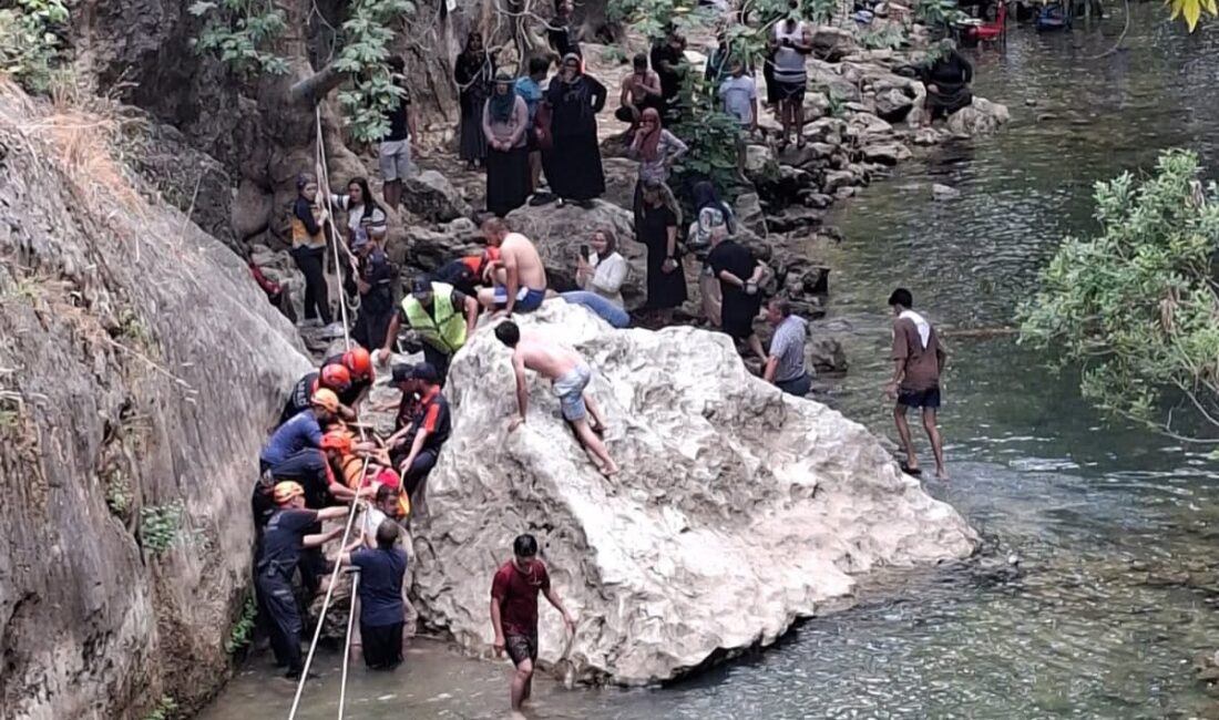 Onikişubat ilçesinde bulunan Döngel Mağaraları bölgesinde kayalıklardan düşen 14 yaşındaki