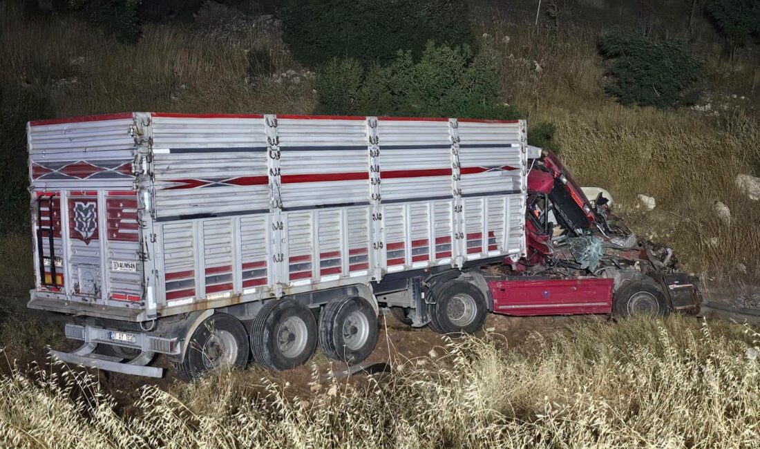 Kahramanmaraş'ta iki tırın karıştığı trafik kazası paniğe neden oldu. Kahramanmaraş-Gaziantep