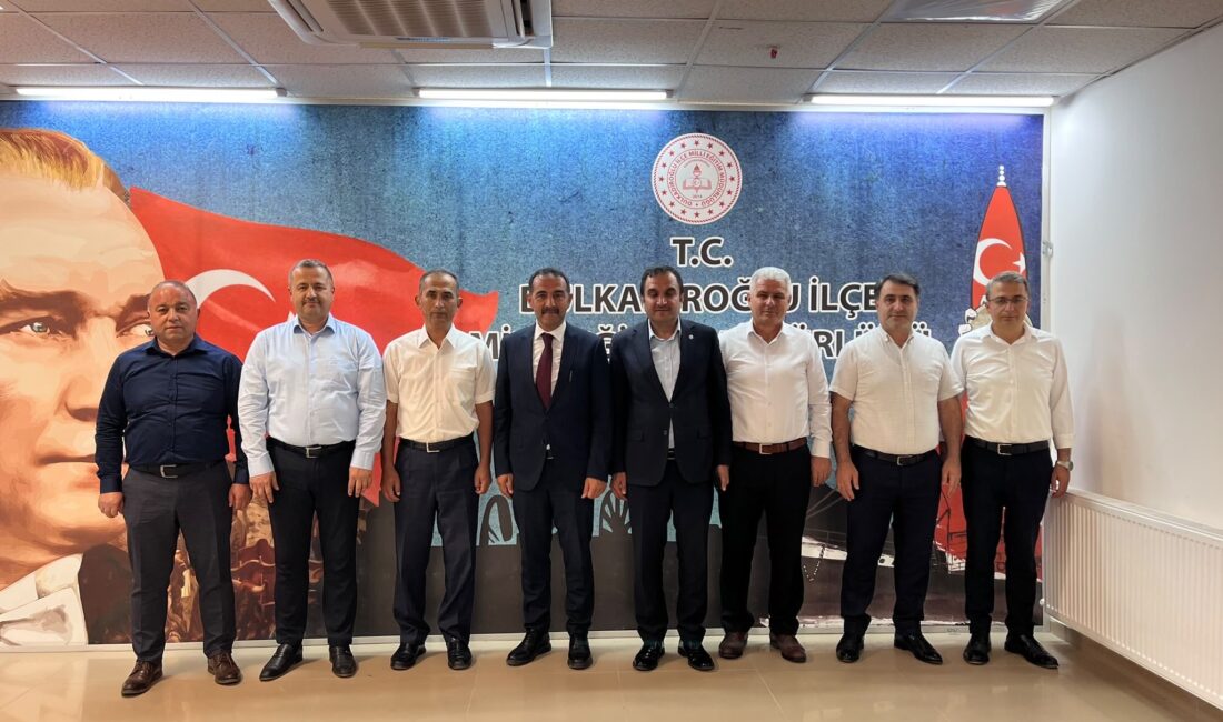 Eğitim-Bir-Sen Kahramanmaraş Şube Başkanı Mehmet Çetin ve yönetim kurulu üyeleri,