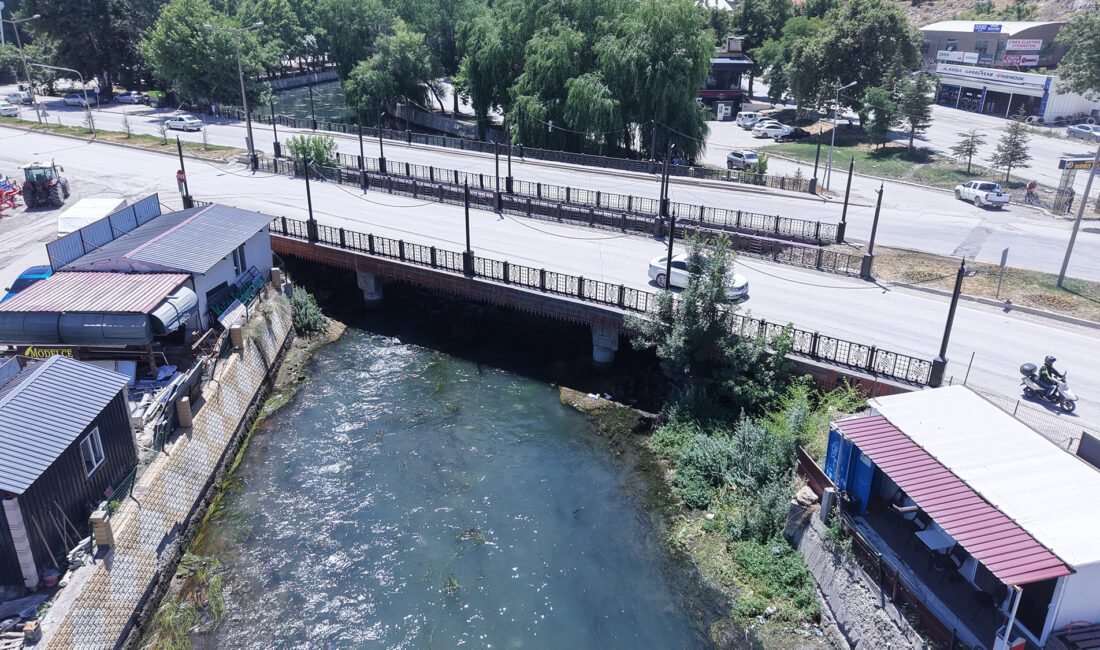 Büyükşehir Belediyesi, Elbistan’da araç ve yaya trafiğinde yoğun olarak kullanılan