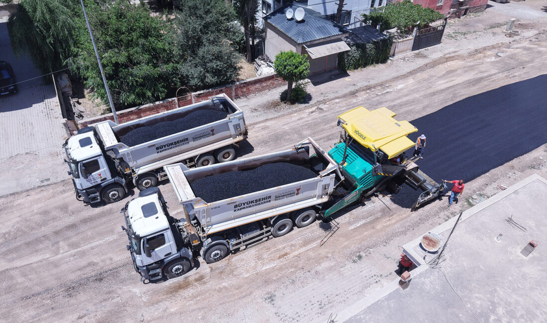 Büyükşehir Belediyesi, Elbistan’ın önemli ulaşım arterlerinden Darende Caddesi’nde kapsamlı yenileme