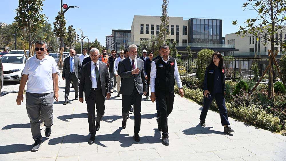 Vali Mükerrem Ünlüer ile birlikte Trabzon Caddesi Kentsel Tasarım Alanı