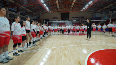 Büyükşehir Belediyespor Kadın Voleybol Takımı için düzenlenen altyapı seçmelerine genç