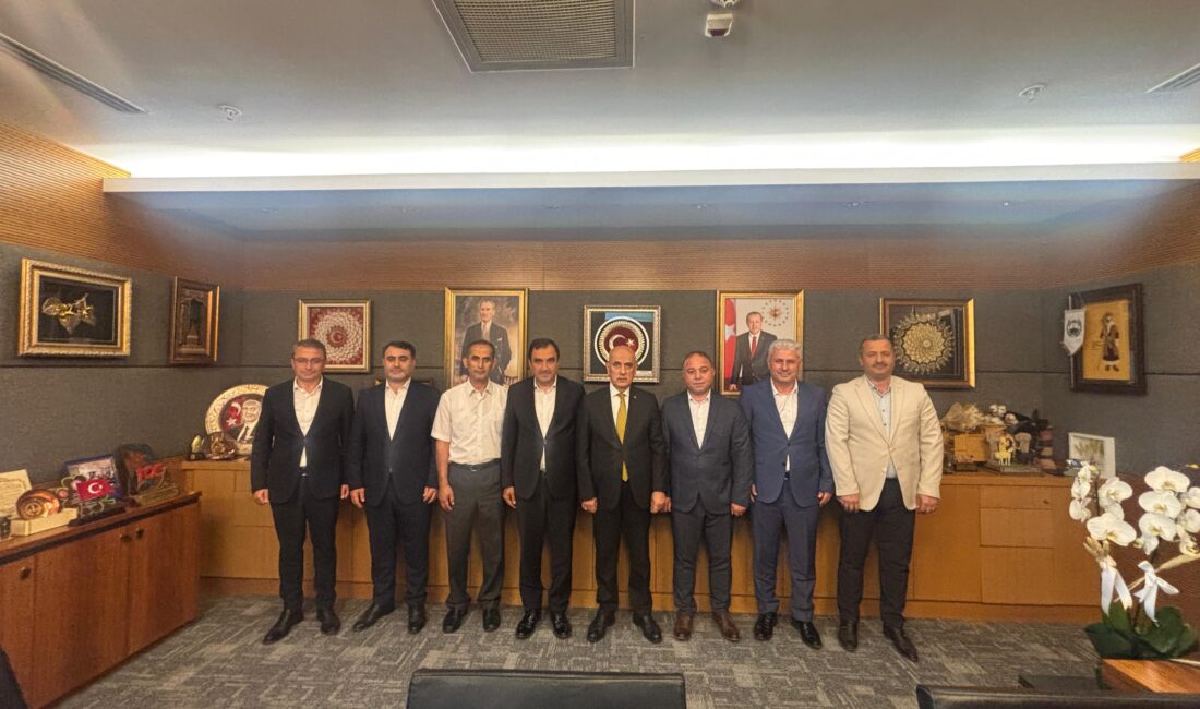 Eğitim Bir-Sen Kahramanmaraş Şube Başkanı Mehmet Çetin ve yönetim kurulu