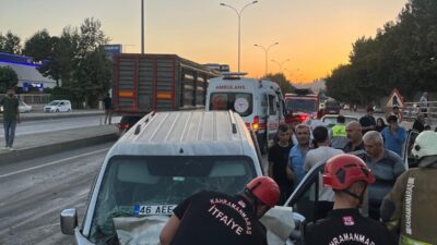 Kahramanmaraş’ın Dulkadiroğlu ilçesinde birden fazla aracın karıştığı trafik kazasında 4