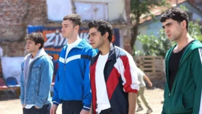 ATV ekranlarında yayınlanan Altı Üstü İstanbul dizisi, sürükleyici hikâyesiyle izleyicilerin