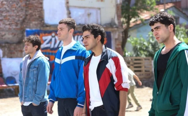 ATV ekranlarında yayınlanan Altı Üstü İstanbul dizisi, sürükleyici hikâyesiyle izleyicilerin