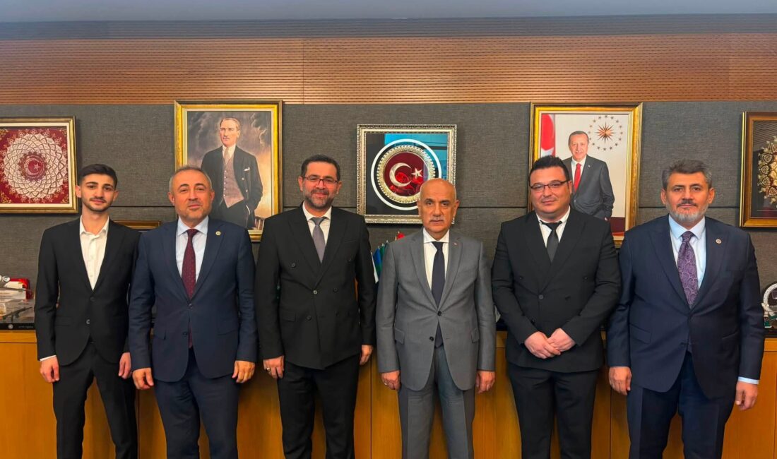 Öz Sağlık-İş Sendikası Kahramanmaraş Şube Başkanı Murat Arifoğlu, sağlık çalışanlarının